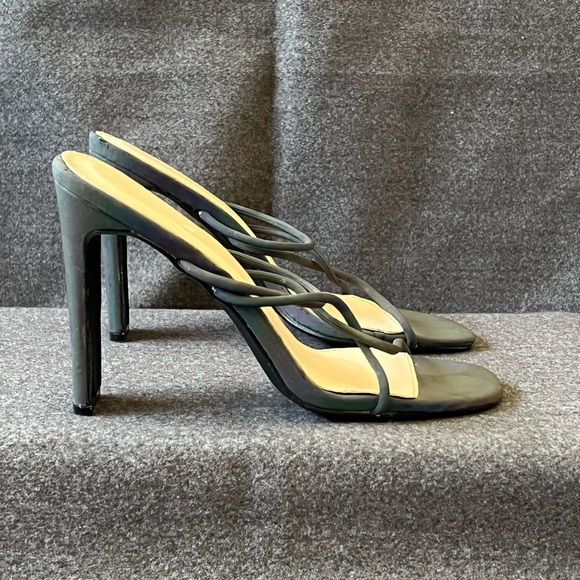 ⭐️ Offer B2G2! BUY 2 GET 2 FREE! 
Pretty Little Thing Black Iridescent Heels - Picture 7 of 12